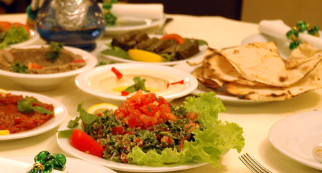 Table dressée du restaurant de la table libanaise
